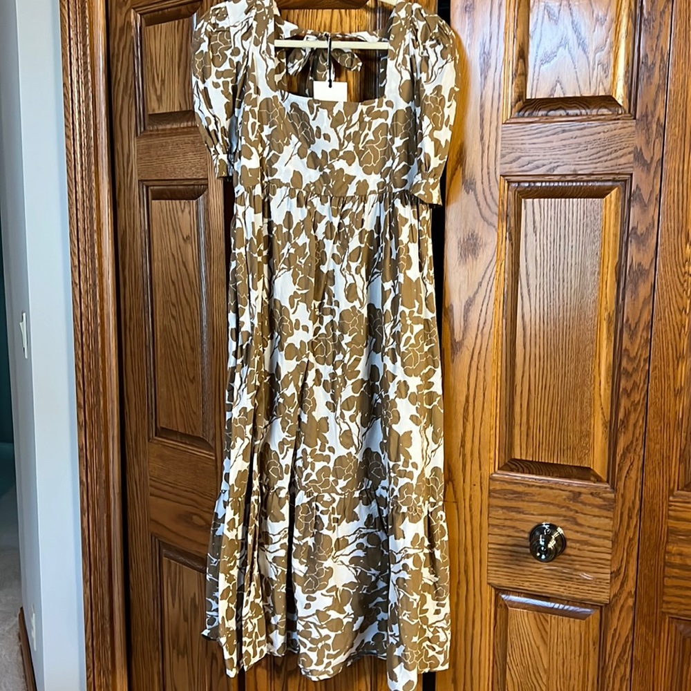 En saison dress new with tags.  Floral midi dress